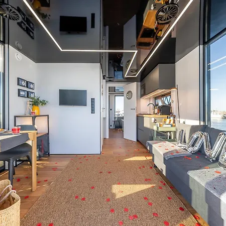 The Homeboat Company Parque Nacoes-lisboa Hotel en barco Lisboa