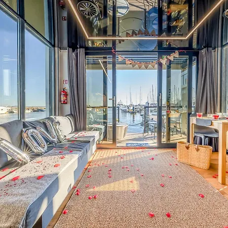 Hotel en barco The Homeboat Company Parque Nacoes-lisboa *