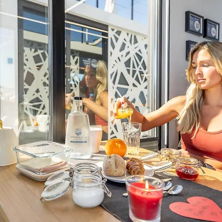 The Homeboat Company Parque Nacoes-lisboa Hotel en barco