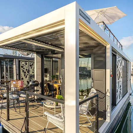 The Homeboat Company Parque Nacoes-lisboa Botel