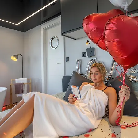 船上ホテル The Homeboat Company Parque Nacoes-lisboa