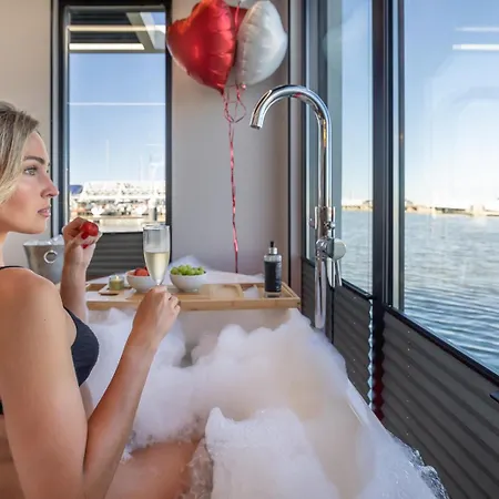 The Homeboat Company Parque Nacoes-lisboa